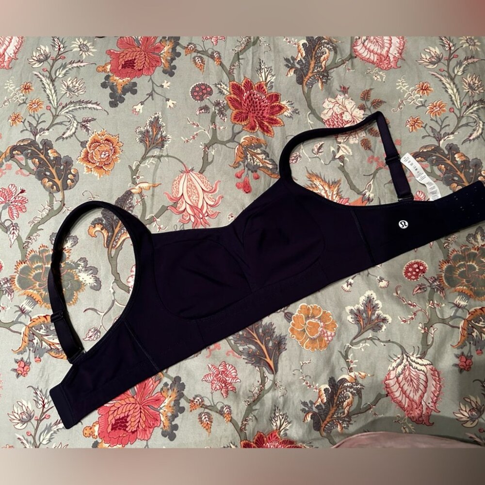 nwot LULULEMON -sports bra - size 32DD